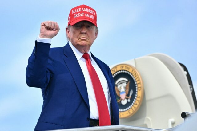 Live: Trump se vira para a nação após o início da greve militar no Irã

