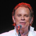 Lou Christie, cantor e compositor que atingiu o número 1 com 'Lightnin' Strikes ', morre aos 82