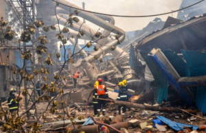 Lowing de carros químicos: Presidente Murmu e PM Modi Lowing de carros químicos: Presidente Murmu e PM Modi