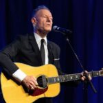 Lyle Lovett está novamente na cidade para shows em Saratoga, Napa, Santa Rosa