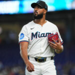 MLB Tabs dentro das guias Red Sox como "melhor ajuste" por US $ 56 milhões vencedores de namorada