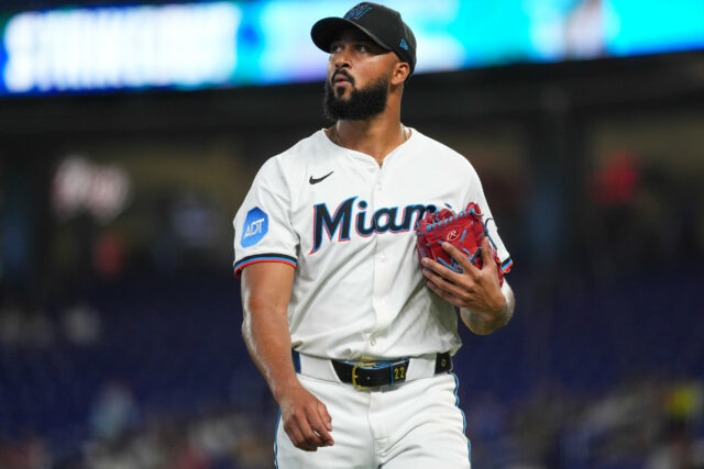 MLB Tabs dentro das guias Red Sox como "melhor ajuste" por US $ 56 milhões vencedores de namorada

