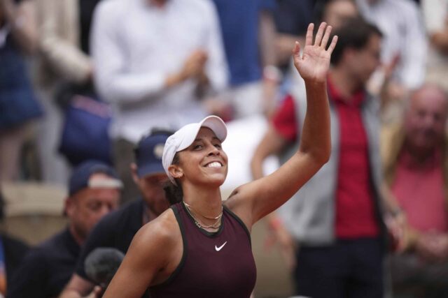 Madison Keys, EUA, comemora a quarta rodada de tênis francês contra o cabelo dos EUA Baptiste no Roland-Garros Stadium, em Paris, na segunda-feira, 2 de junho de 2025.