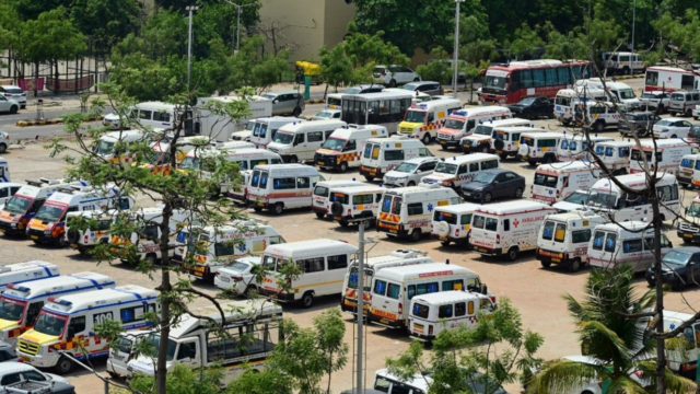 Mais de 190 fenomia, assistência às famílias de Ahmadabad

