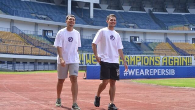 Mais popular: Hehanussa Brothers em Persib Bandung, então Shayne Pattynama?

