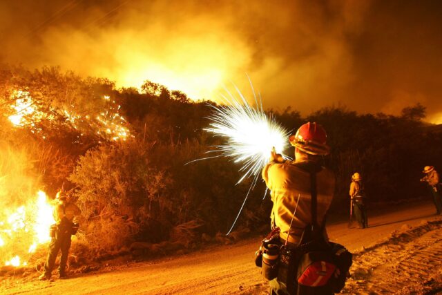 Mapa do lobo da Califórnia, atualização quando o enorme incêndio desaparece as evacuações

