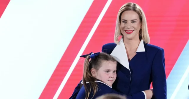 Marta Nawrocka postou uma entrada forte. "Kasia cumprimenta toda a Polônia"

