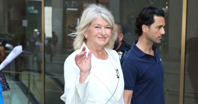Martha Stewart demonstra que os blazers aparados lisonjeiam qualquer idade - obtenha a aparência

