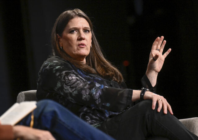 Mary Trump Emetting "Aviso" Aviso "para nós-'Darker e Lugar mais escuro'

