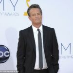 Espera -se que um médico invocar quatro contas de distribuição de cetamina na morte de Matthew Perry.