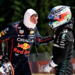 Max Verstappen (L) ficou furioso com Kimi Antonelli (R) depois de bater no Grande Prêmio