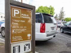 Desenvolvedores enviam propostas para reconstruir estacionamentos no centro de Menlo Park à medida que a votação se aproxima Menlo Park avança para transformar vagas de estacionamento em espaço de estar