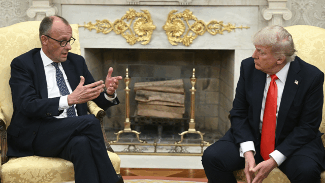 Merz diz que em uma "posição forte" para Putin, Trump diz: "Deixe -os lutar por um tempo"

