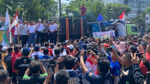 Milhares de caminhoneiros estão paralisados ​​pela estrada Pantura e Krapak Toll, protestando contra as regras do Odol

