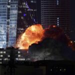 Um míssil foi visto explodindo em um prédio de Tel Aviv depois que o Irã lançou uma pomada de mísseis contra Israel