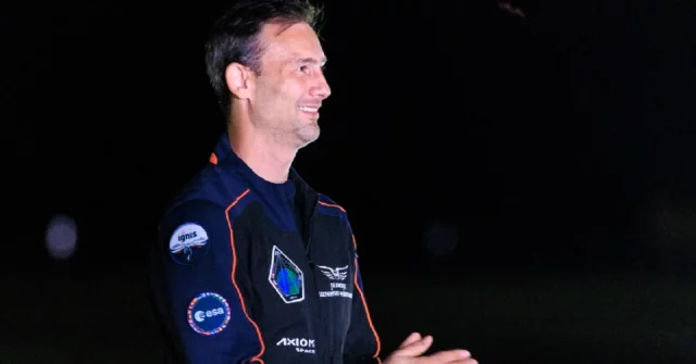 Momento histórico. O pilar já está na estação espacial internacional

