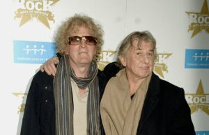 Morte da lenda do rock britânico aos 81: tributos que fluem para o ícone dos anos 70 Mick Ralphs (à direita), co -fundador da banda de rock britânica Bad Company, morreu aos 81 anos 81