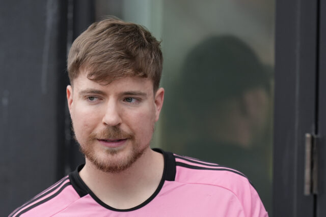 MrBeast é emprestado dinheiro de sua mãe para pagar o casamento deles

