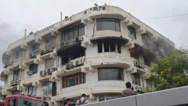 Mumbai: Fogo em Neelkanth Beelman

