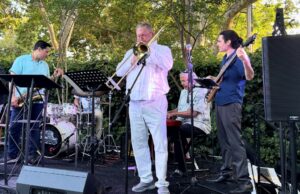 Música, memórias enchem o ar na campanha de captação de recursos de San Jose Jazz Cher, à esquerda, posou com o teatroks Valley do diretor artístico Giovanna Sardelli em 13 de junho de 2025 no Festival de Cinema de Tribeca em Nova York (foto com a permissão do vale do Silício dos cinemas)