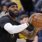 Los Angeles Lakers, LeBron James, 6 de abril de 2025 no domingo, Oklahoma City Oklahoma City Thunder contra uma partida de basquete da NBA