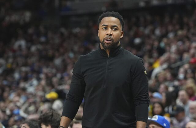Assistente de Cavaliers Johnnie Bryant trava a Fundação de Coaching da Phoenix Suns NBA