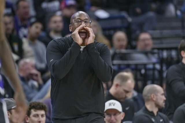 Treinador principal Mike Brown Sacramento Kings NBA
