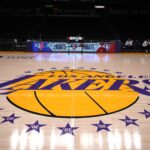 A família Buss, para um dos proprietários mais influentes da NBA, marcou o fim de um período em comunicado na quarta -feira, as ações majoritárias da Los Angeles Lakers concordam em vender.