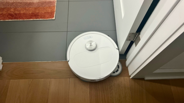 Roborock Q7 M5+ robô -vacuum e smartphone