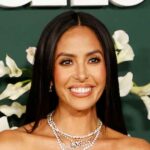 Vanessa Bryant e as filhas honram Kobe Bryant na cerimônia de impressão digital à mão