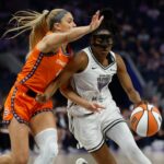 O Golden State Valkyries Bank celebra uma cesta e falta de Kaitlyn Chen (2) Valquírias de Golden State no segundo trimestre no Chase Center em San Francisco, Califórnia, no domingo, 22 de junho de 2025, contra o Connecticut Sun (NHAT V. Meyer/Bay Area News Group).