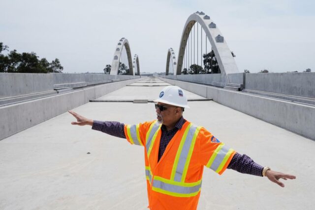 "Não, o caminho praticável" para a conclusão: a administração de Trump planeja encerrar o financiamento para projetos ferroviários de alta velocidade na Califórnia

