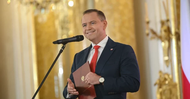 Nawrocki recebeu resolução PKW. Anuncia "uma nova abertura na política polonesa"

