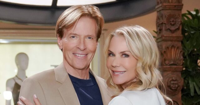 Jack Wagner como Nick Marone e Katherine Kelly Lang como Brooke Logan.