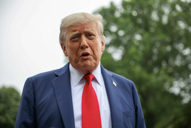 Número de republicanos que "aprovam muito" Trump cai na pesquisa

