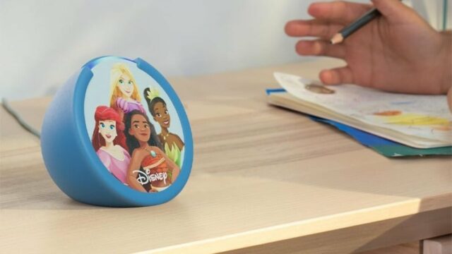 O Amazon Echo Pop Kids é quase meio curto na Amazon - bem a tempo da formatura

