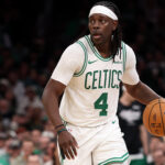 O Celtics envia as férias de Jrue para os Blazers para Simons de Anferse no comércio de sucesso
