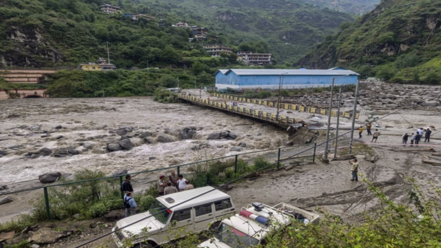 O Clubbrustress bate no vale do Sabne em Stseshki Valley; Pelo menos 3 dos medos perdidos

