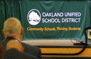 O Distrito Escolar Unificado de Oakland administra a supervisão do estado após mais de 20 anos O Distrito Escolar Unificado de Oakland administra a supervisão do estado após mais de 20 anos