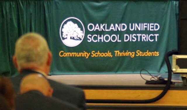 O Distrito Escolar Unificado de Oakland administra a supervisão do estado após mais de 20 anos

