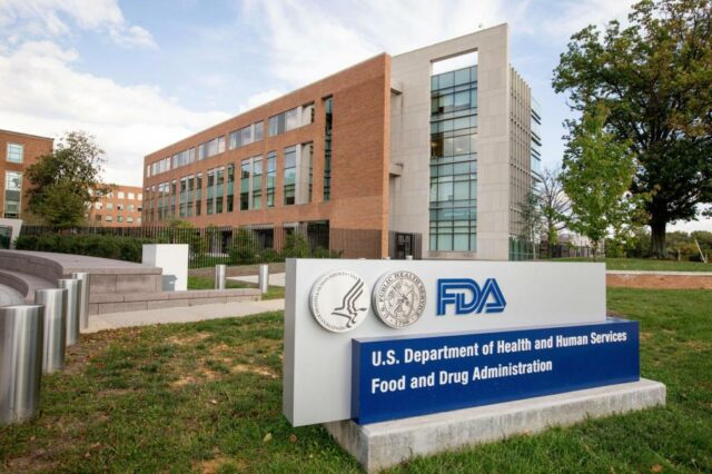 O FDA requer um aviso atualizado sobre o raro risco cardíaco com gravações covidentes

