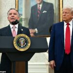 Em um desenvolvimento dramático, o grupo terrorista entregou sua contra -proposta a uma estrutura estabelecida por Steve Witkoff, enviado especial do presidente Donald Trump para o Oriente Médio (foto à esquerda)