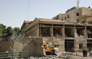 O Irã reconhece o número de vítimas de Israel uma greve pela notória prisão de Evin O Irã reconhece o número de vítimas de Israel uma greve pela notória prisão de Evin