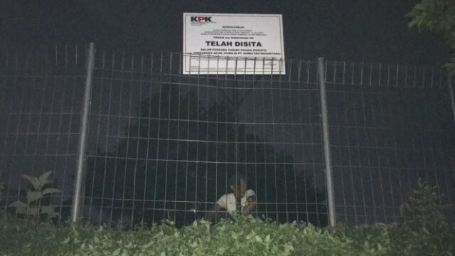 O KPK gravou duas casas no sul de Yakarta relacionadas à corrupção no ASDP, 5 carros de luxo e senpi foram confiscados


