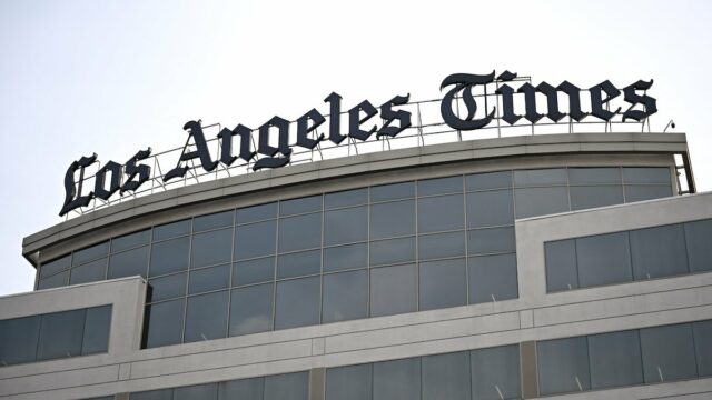 O LA Times oferece novas compras coletadas sindicatos que contratam "Grakely" viola o relatório do contrato

