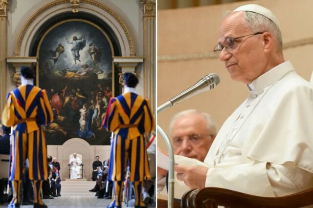 O papa Leo XIV fala no pódio.
