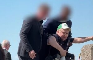 O casamento de Martin Odegaard cai no caos quando o fotógrafo é afastado pelos guardas de segurança – enquanto a estrela do Arsenal se casa com Helene derramando O dia do casamento de Martin Odegaard foi perturbado pela remoção obrigatória de um fotógrafo