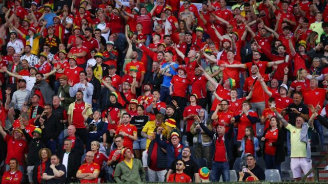 O classificador da FIFA WC se torna assustador: os fãs do Wells hospitalizados após uma queda séria

