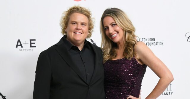 O comediante Fortune Feimster e Jax Smith se separaram após 5 anos de casamento

