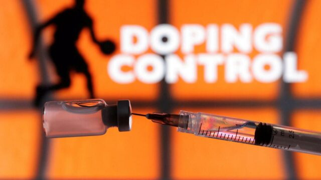 O corredor olímpico Benard Kibet Koich, do Quênia, parou para o suspeito doping


